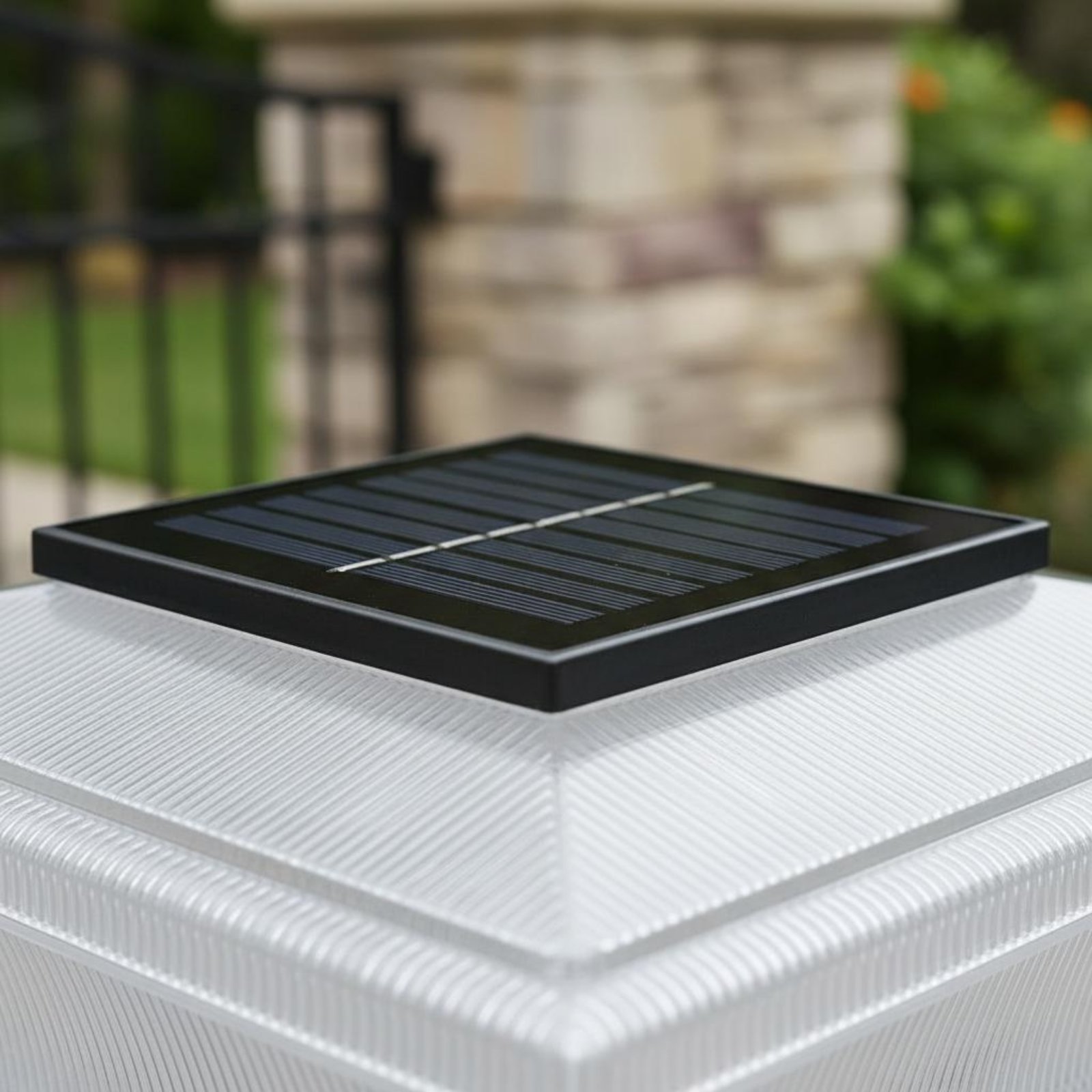 Lampada Solare per Pali Quadra - Outdoor Lighting Wireless recensione e prezzo
